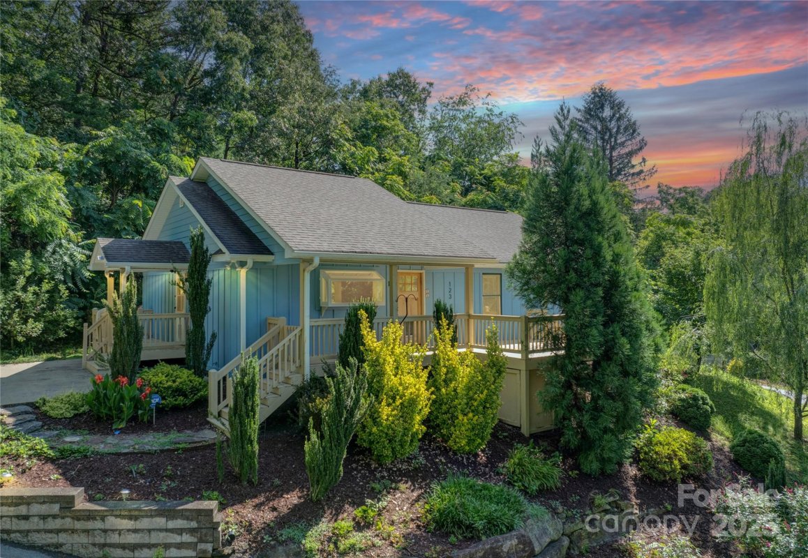 123 Thurland Avenue