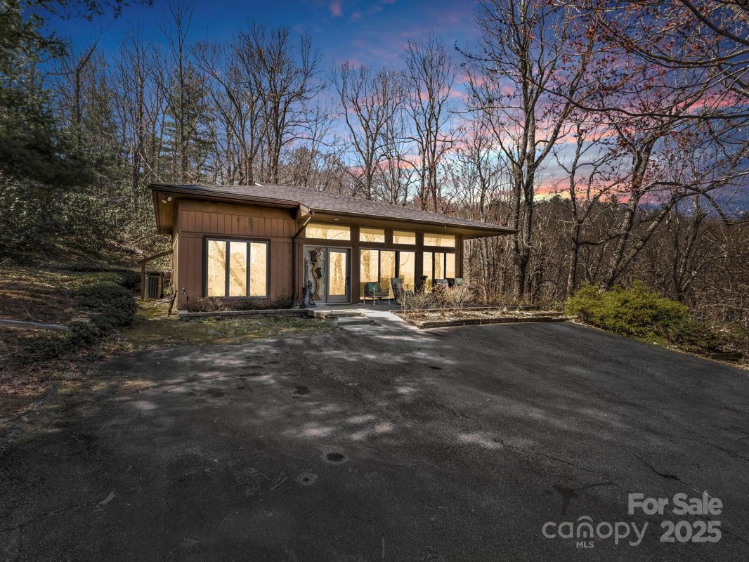 828 Foster Hill Drive