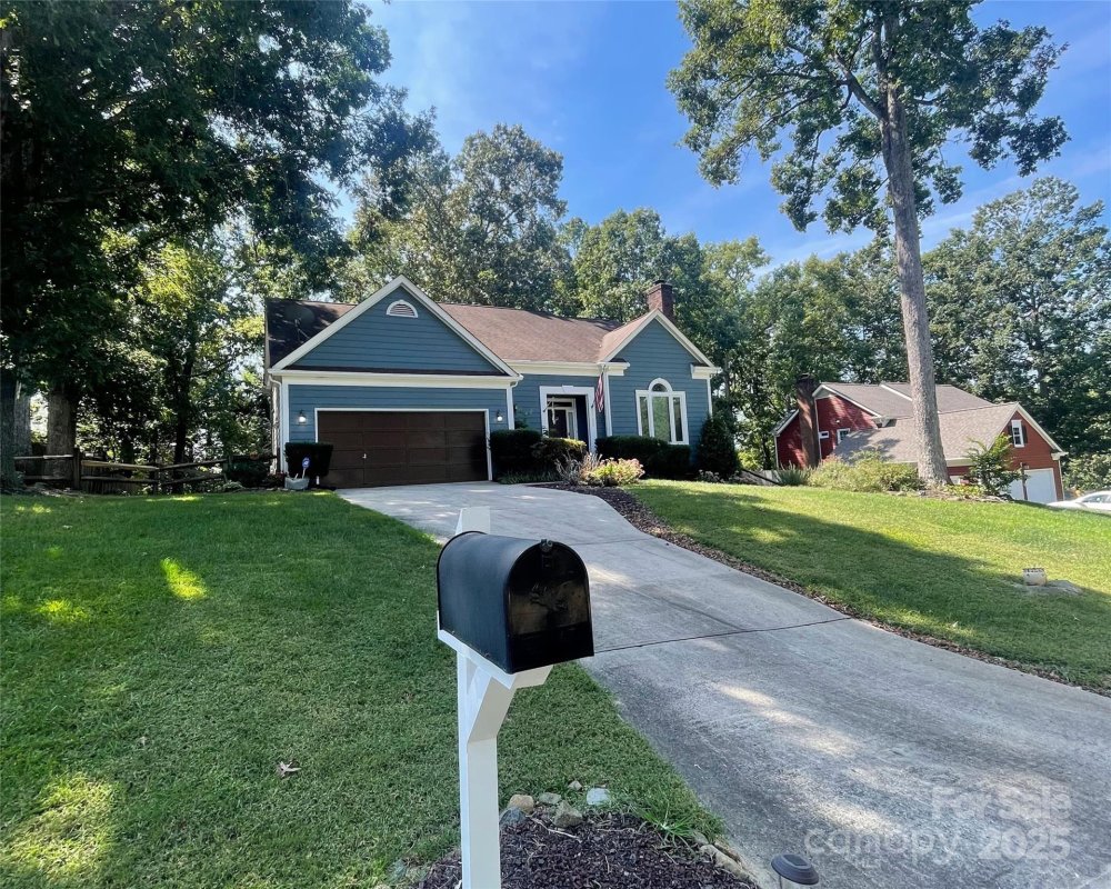 2133 Highland View Lane