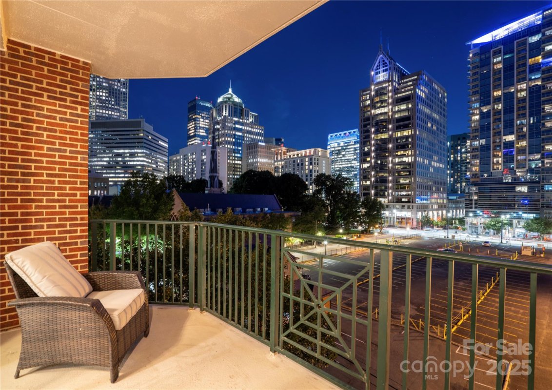 300 W 5th Street 617