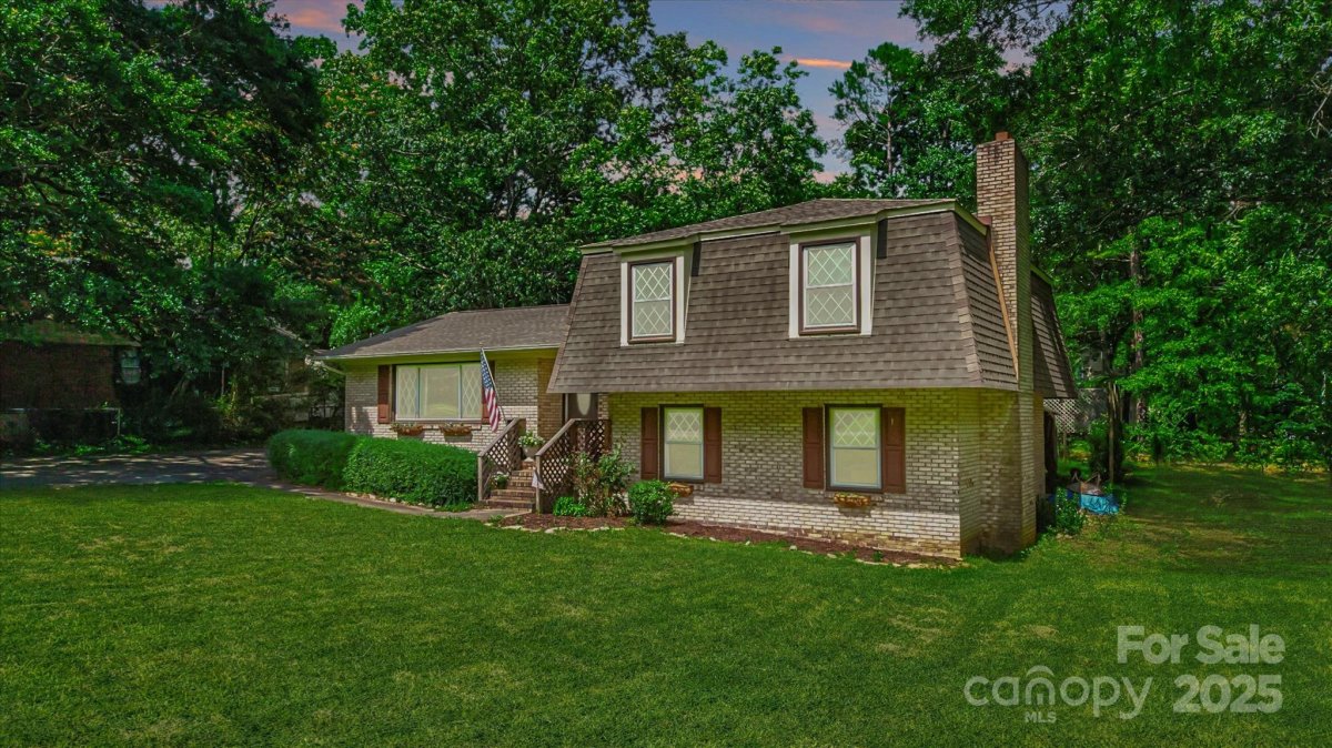 121 Pelham Lane