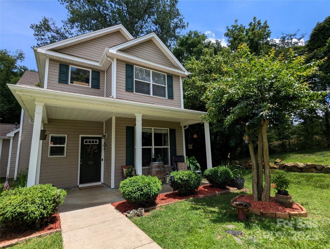 725 Chelton Lane