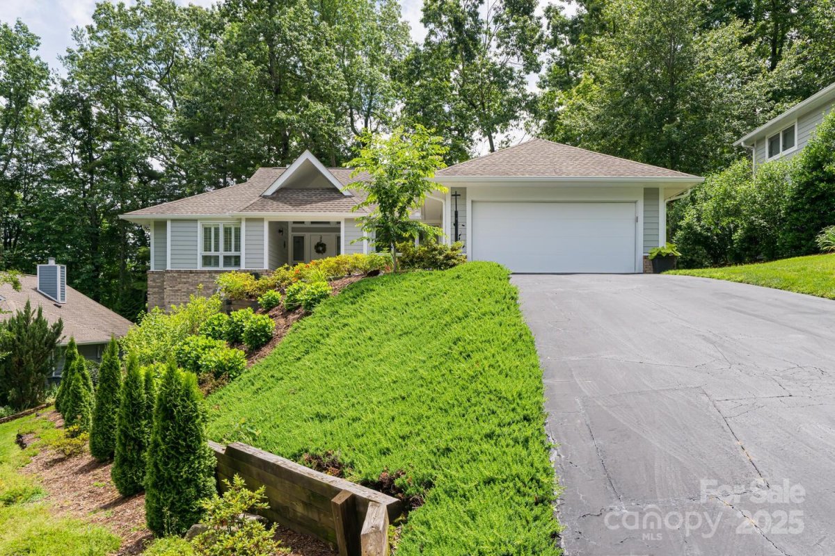 112 Broadmoor Drive