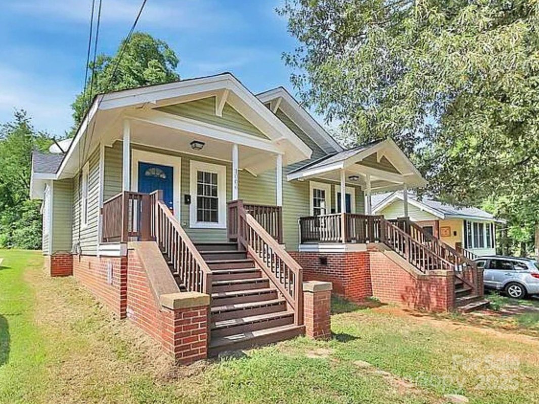 1004 Vanizer Street