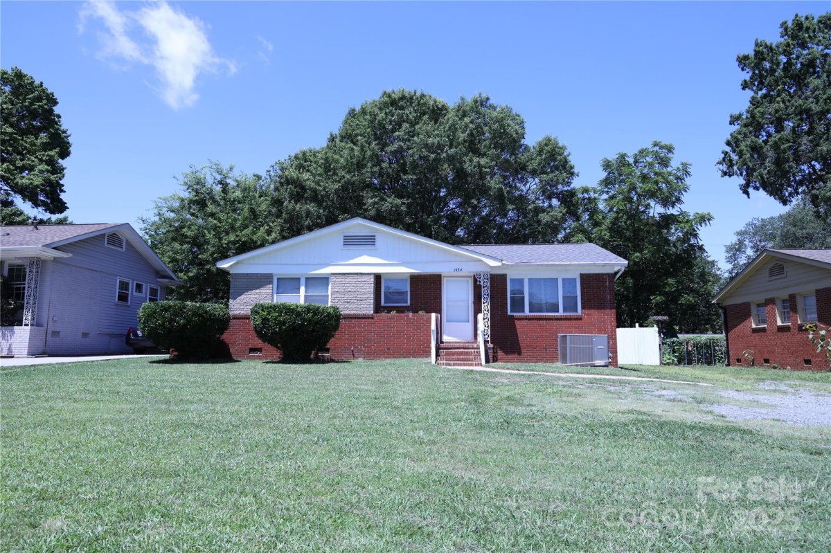 1926 Eastway Drive
