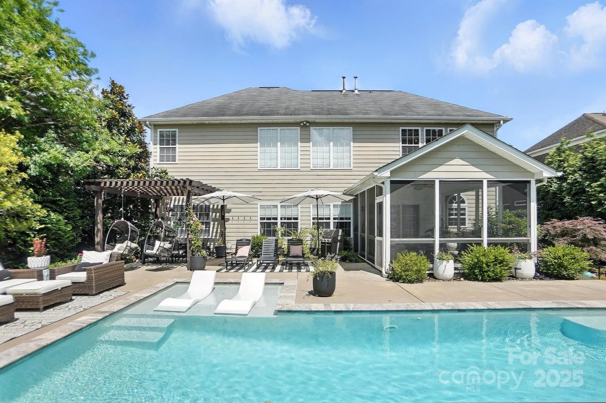 606 Vega Street
