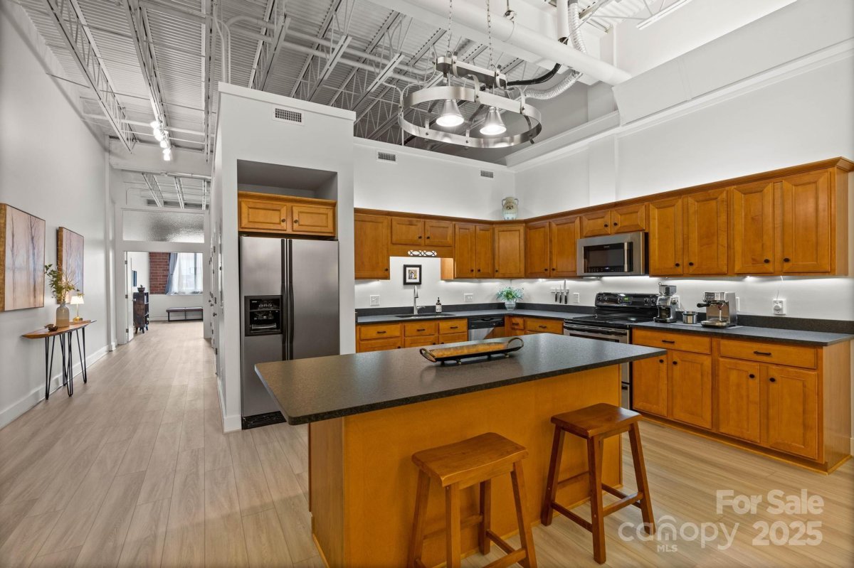 215 S Jefferson Avenue 102