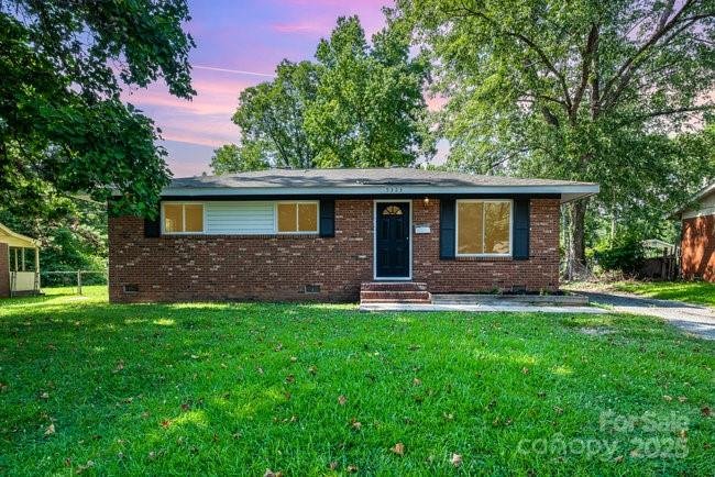 5323 Snow White Lane