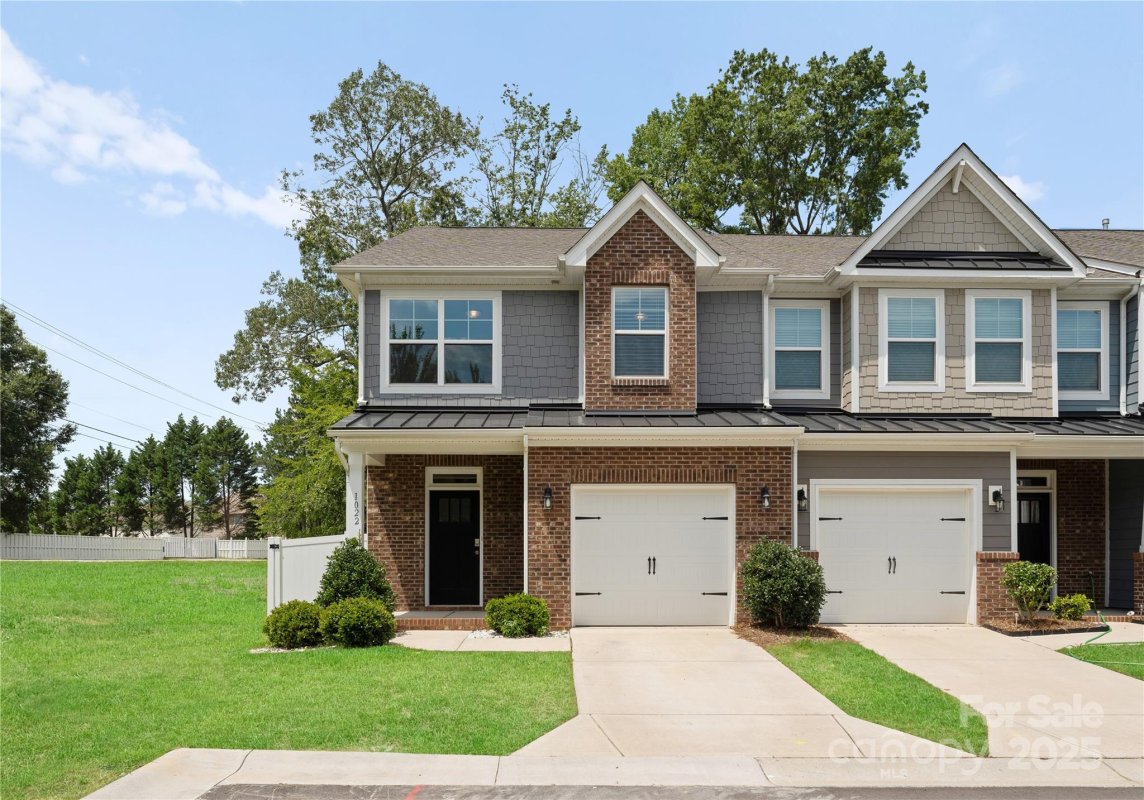 1022 Moffatt Lane