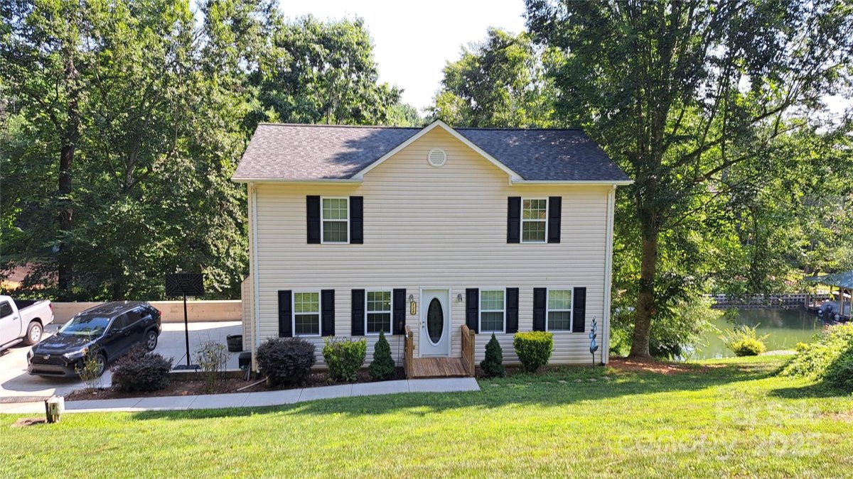 729 Victoria Lane