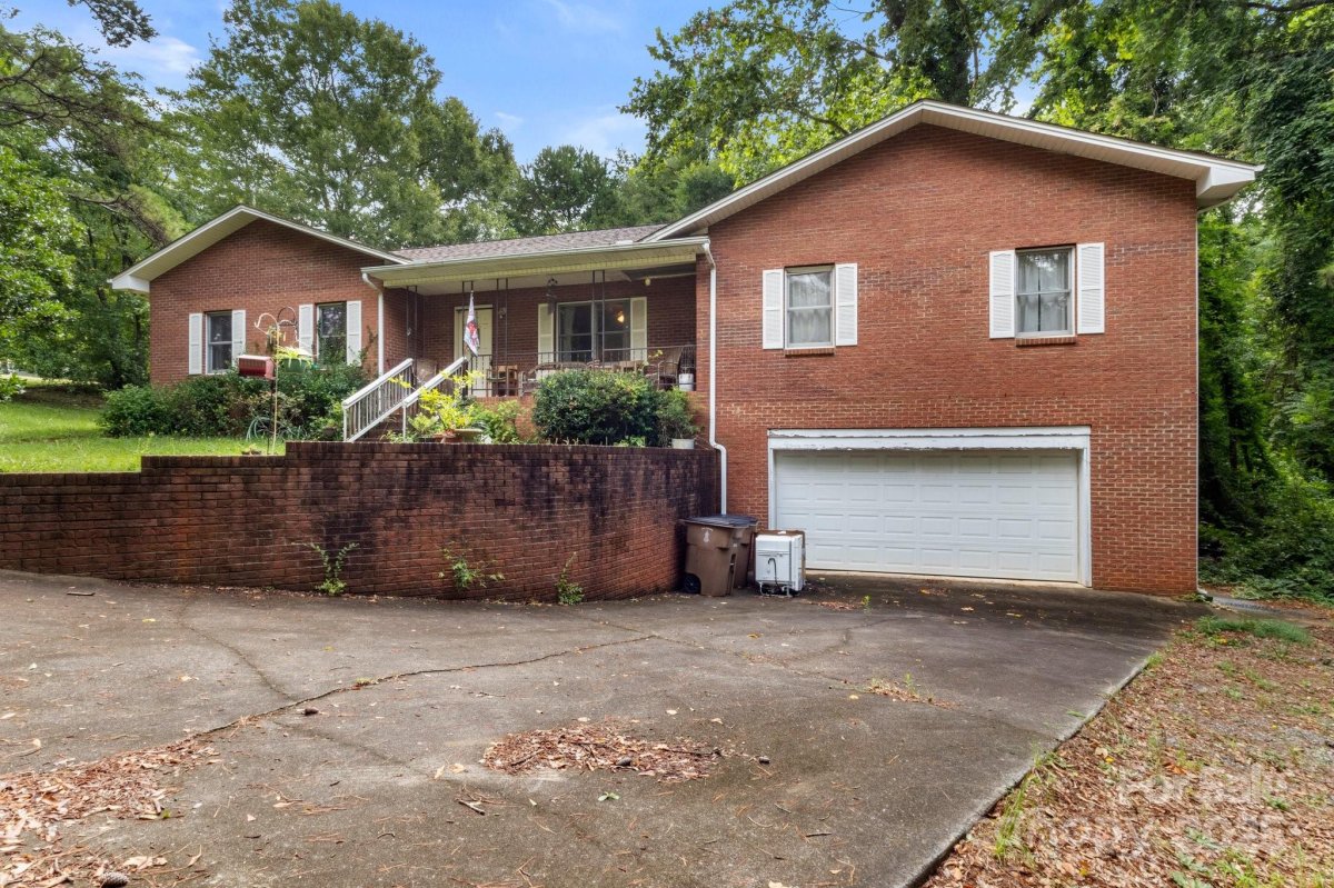 809 E Main Street