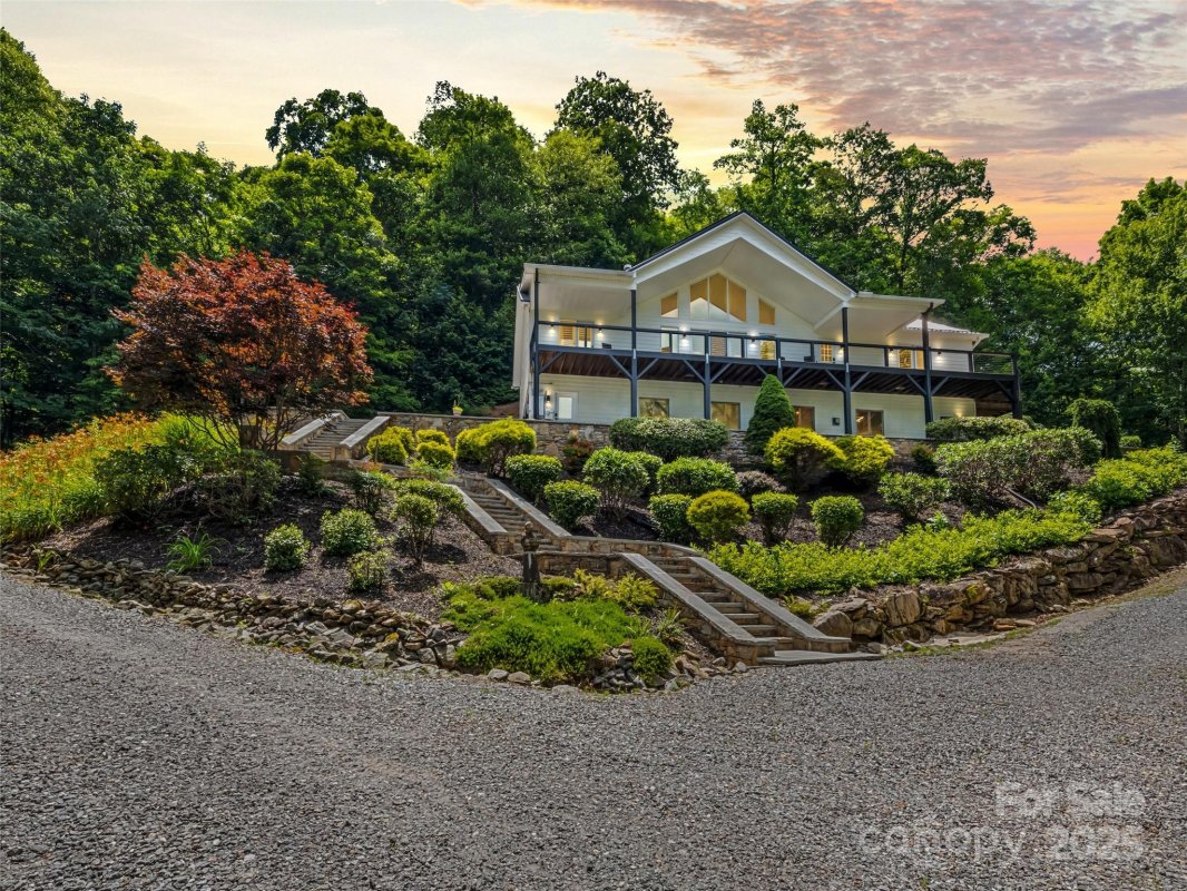 1591 Chestnut Flats Lane