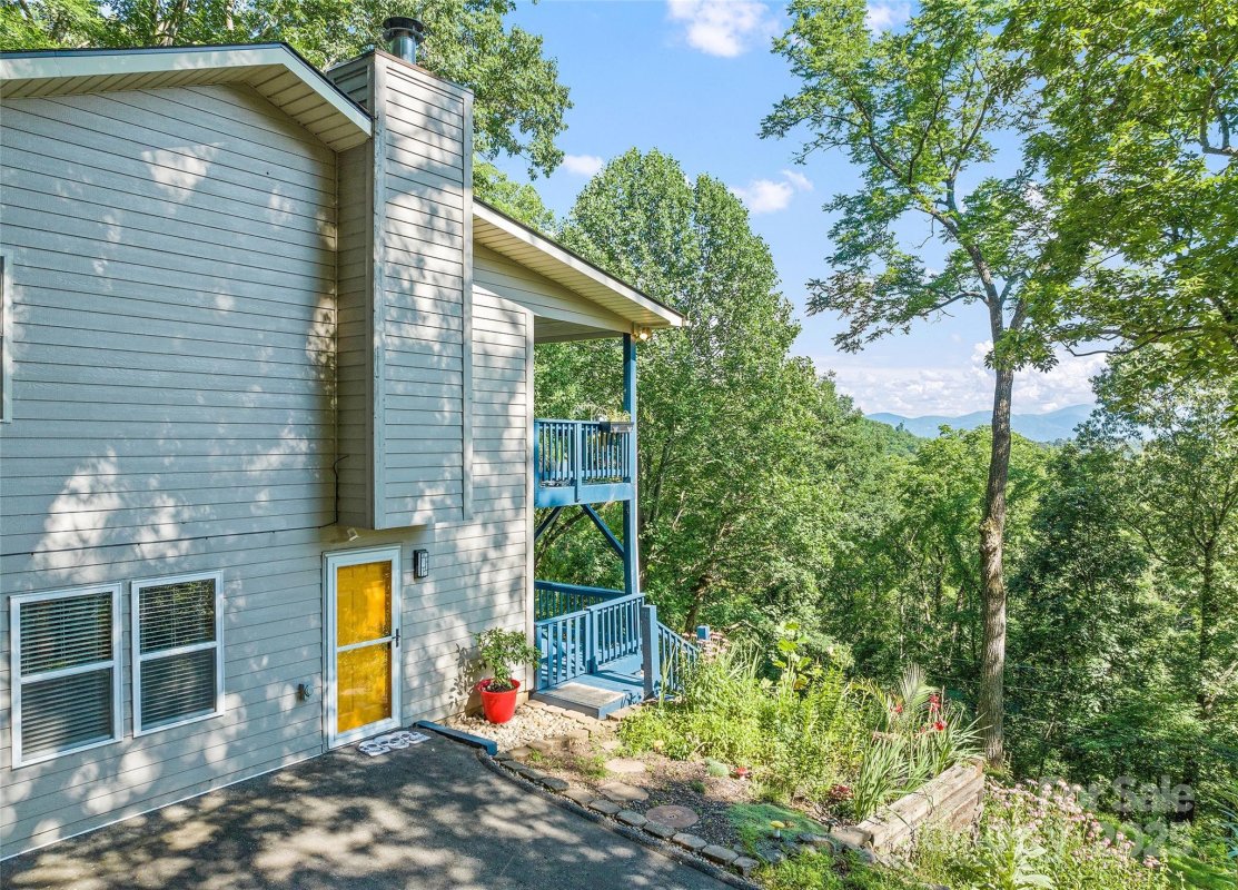 208 Tuckaway Road