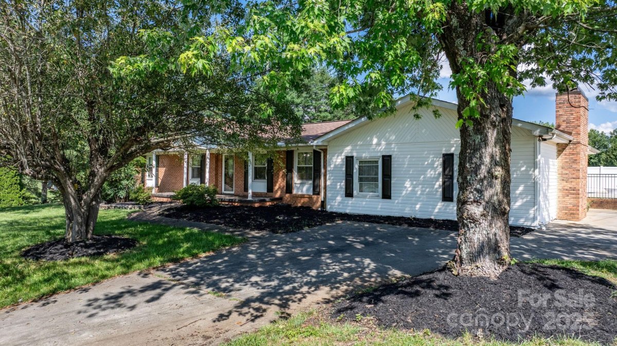 2596 Sweetbriar Circle