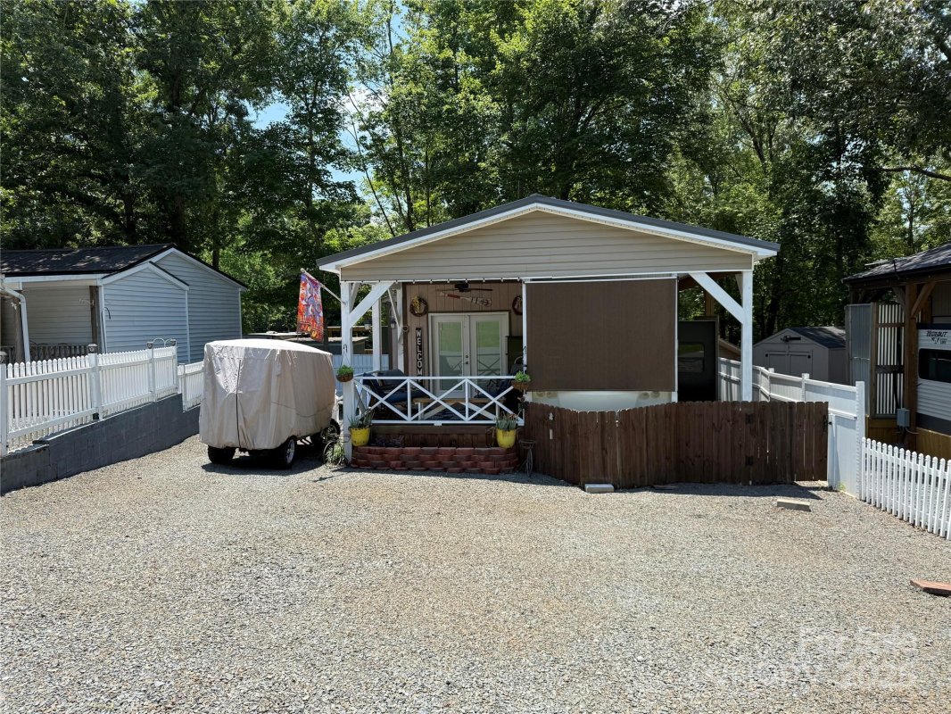 126 Canyon Loop F203
