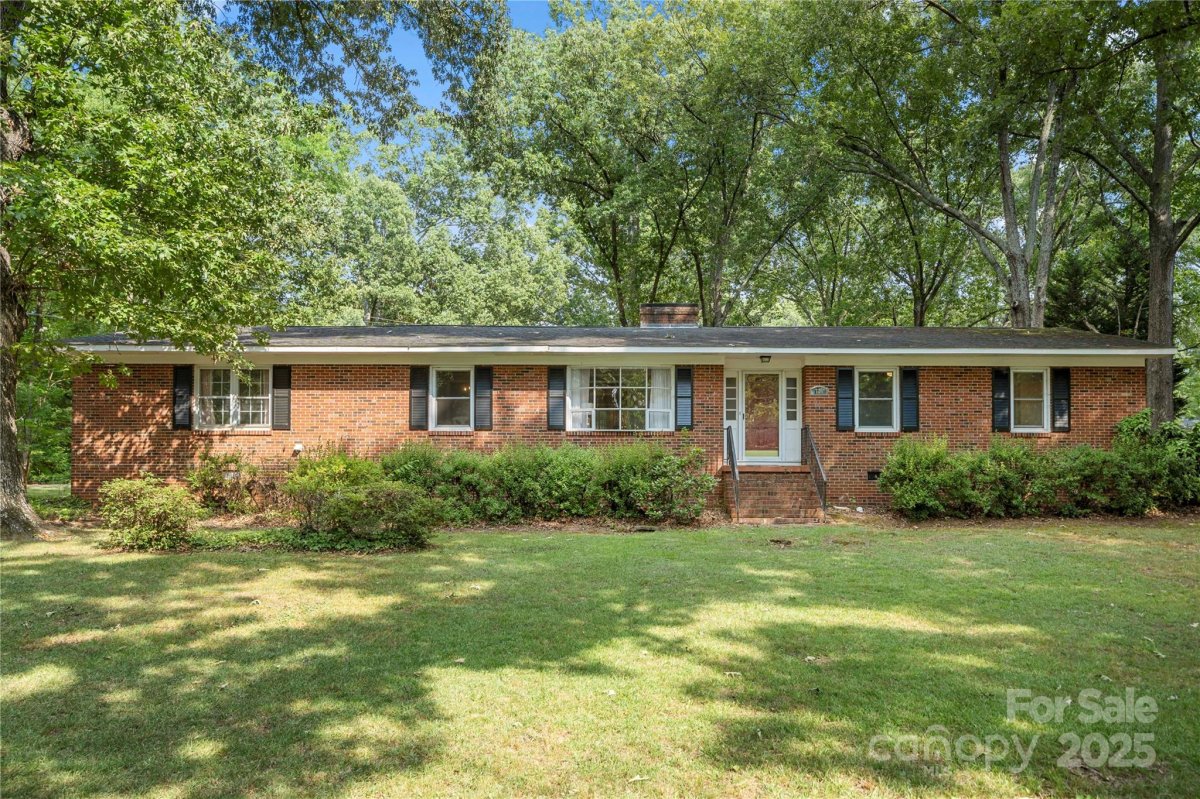 725 Plantation Road