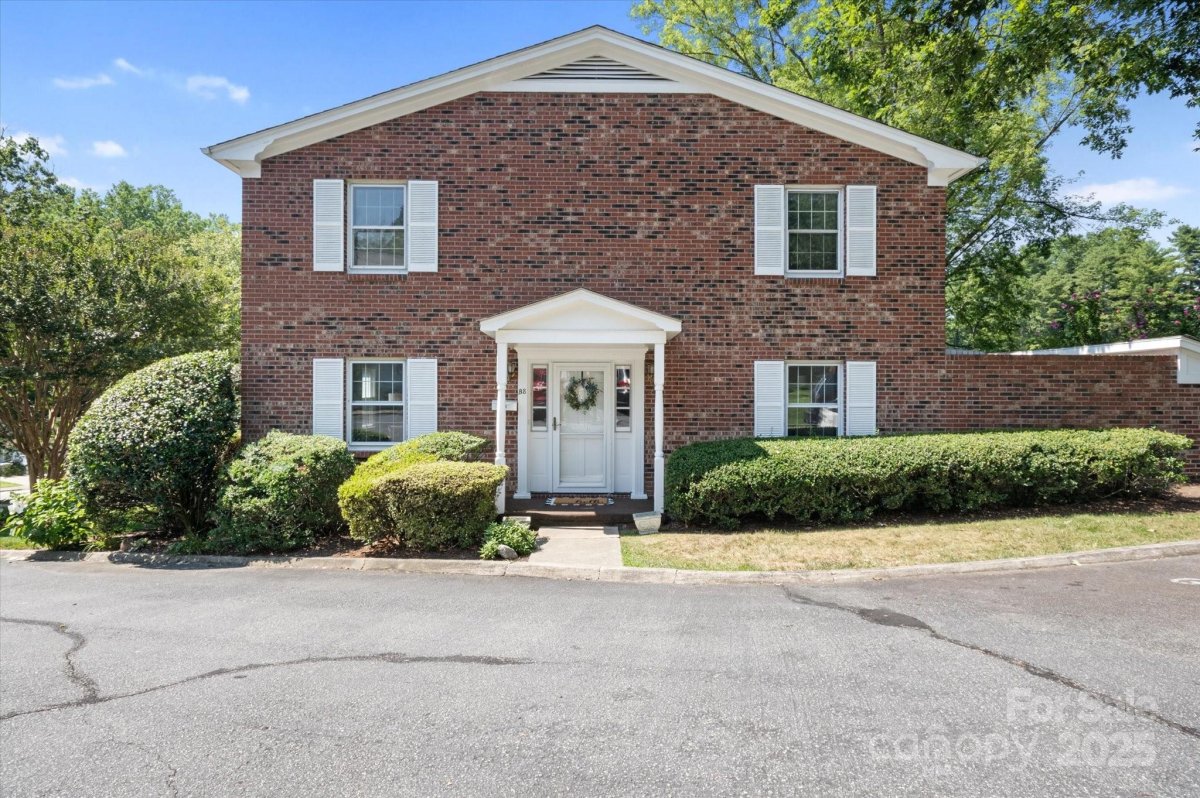 1409 Kensington Road B-8
