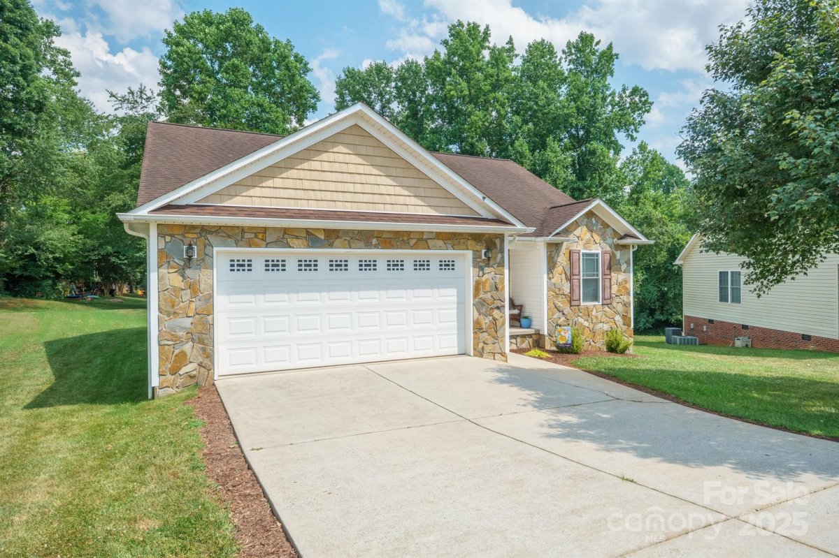 1566 Mayfair Drive