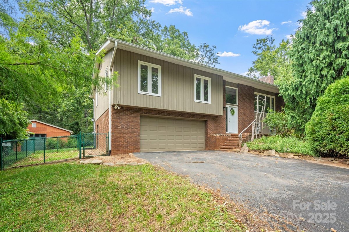 15 Beaverdam Court