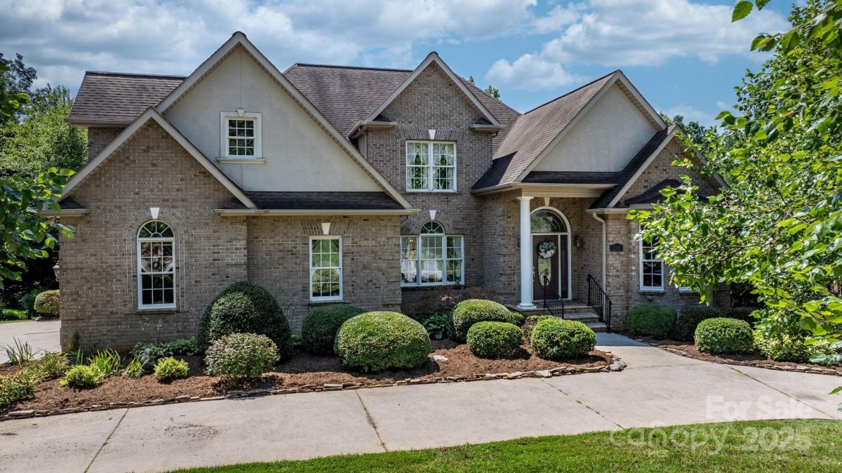 2301 Willow Creek Drive