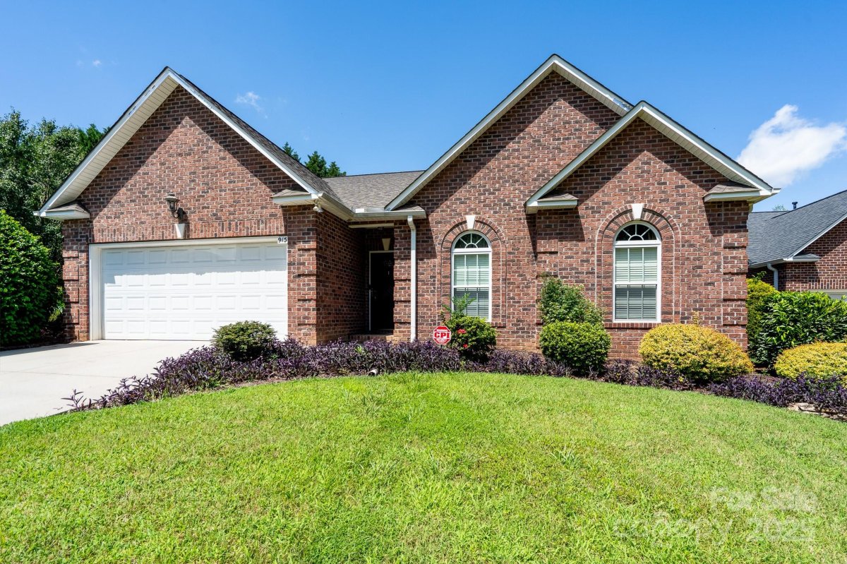 915 Overhill Road