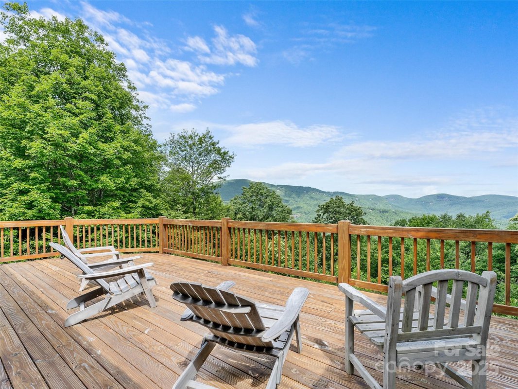 60 Lakeside Trail