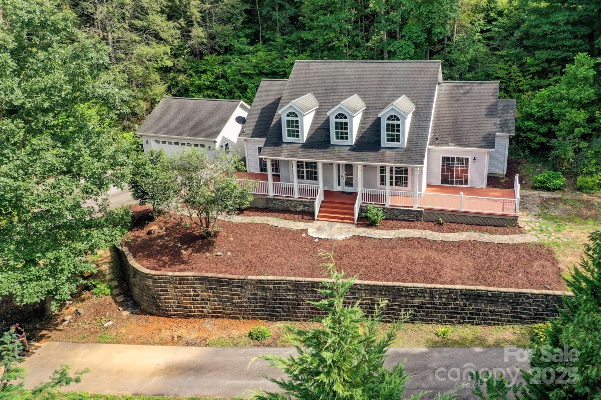 402 Sweetbriar Road