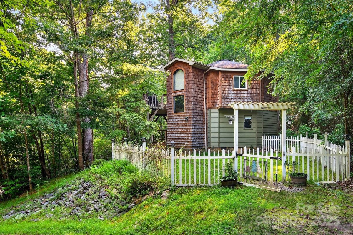 83 Cascades Parkway