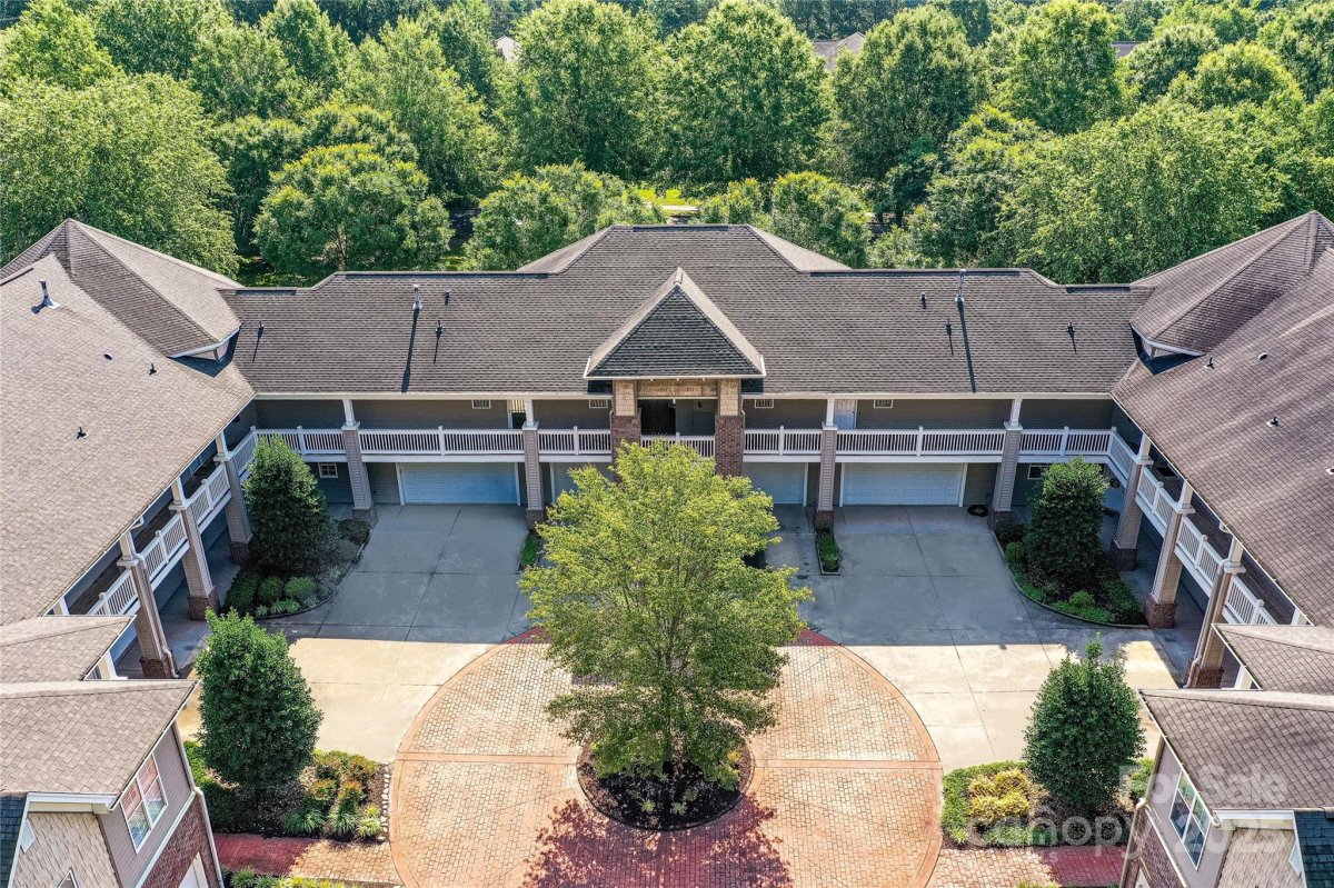 8925 Rosalyn Glen Road