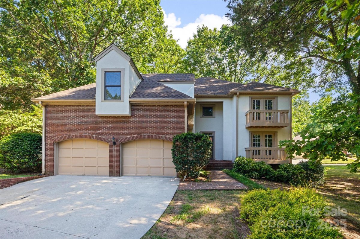 5206 Dunrobin Lane