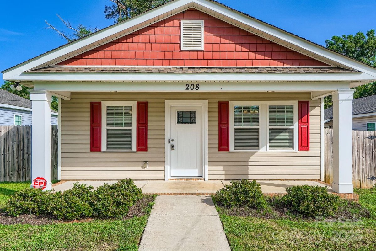 208 Lakewood Avenue