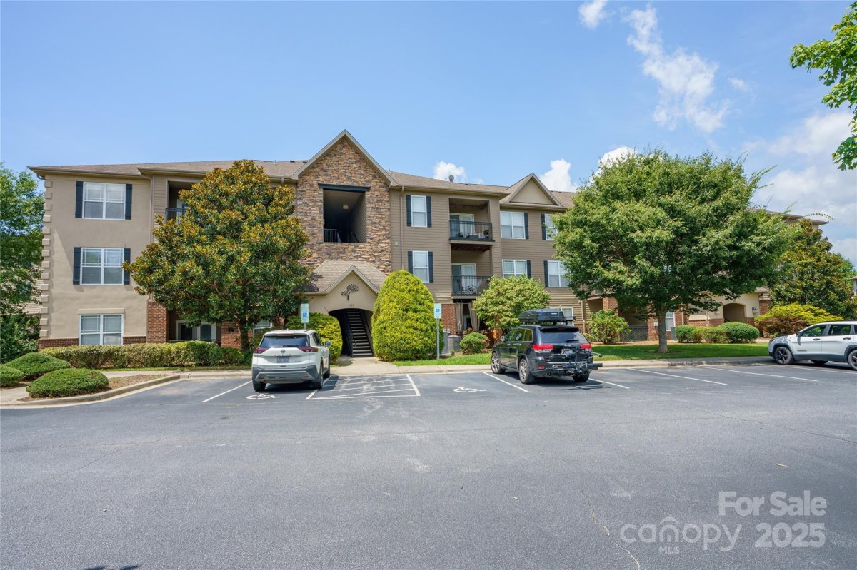 181 Brickton Village Circle 301