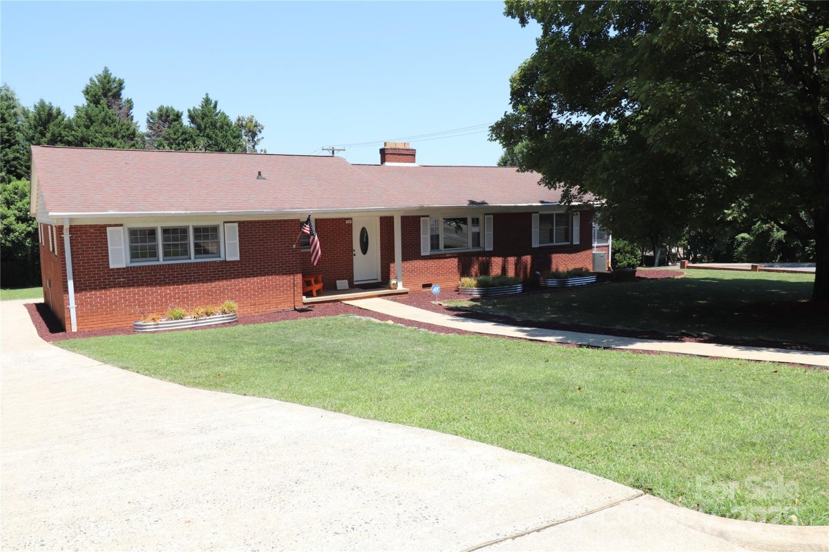 100 Ruby Lane