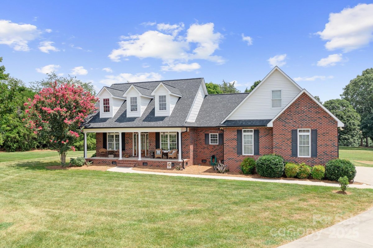 4380 Woodsbury Lane
