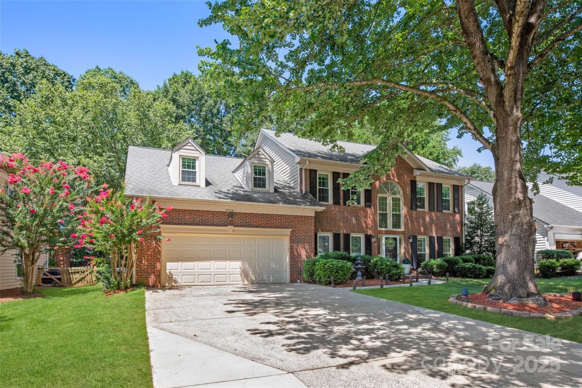 8906 Glade Court
