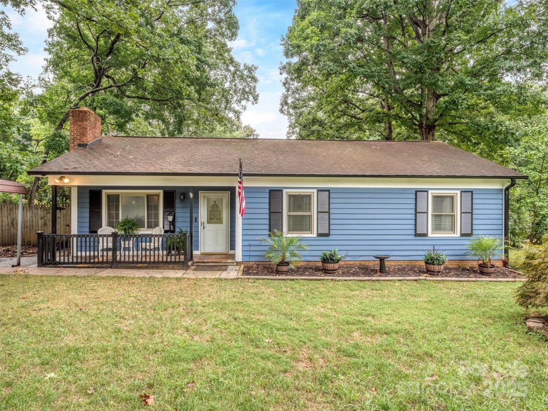 2328 Woodfield Circle