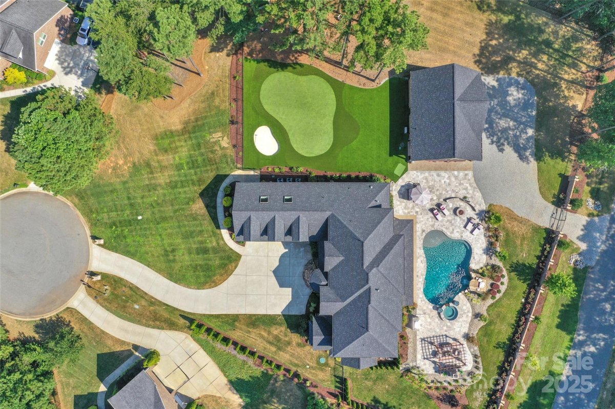 7946 Norman Pointe Drive