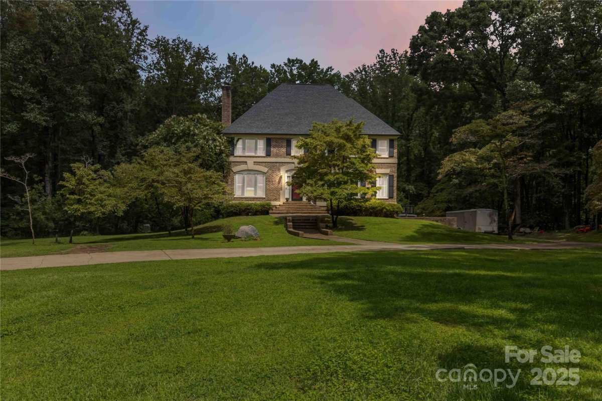 1055 Saddle Drive
