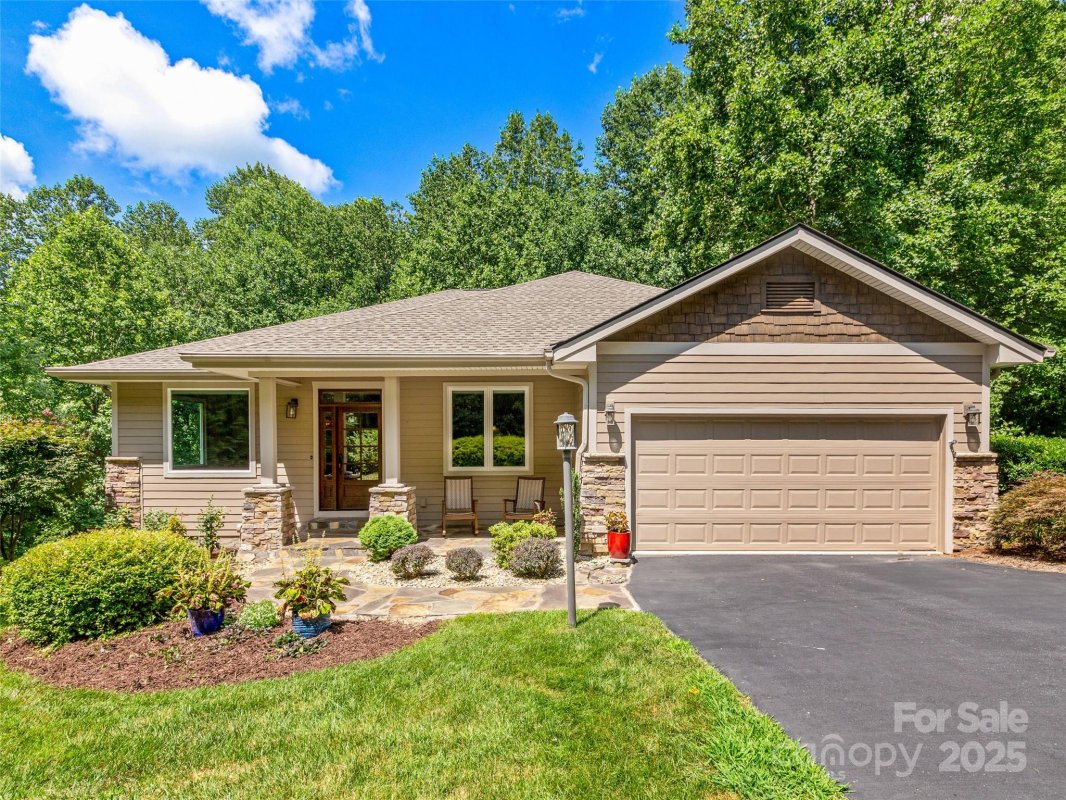 547 Pinnacle Peak Lane
