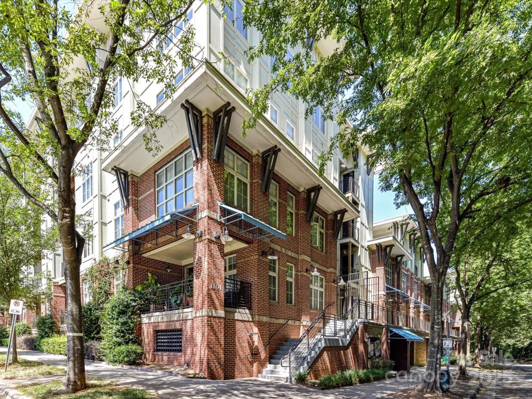 1101 W 1st Street 302