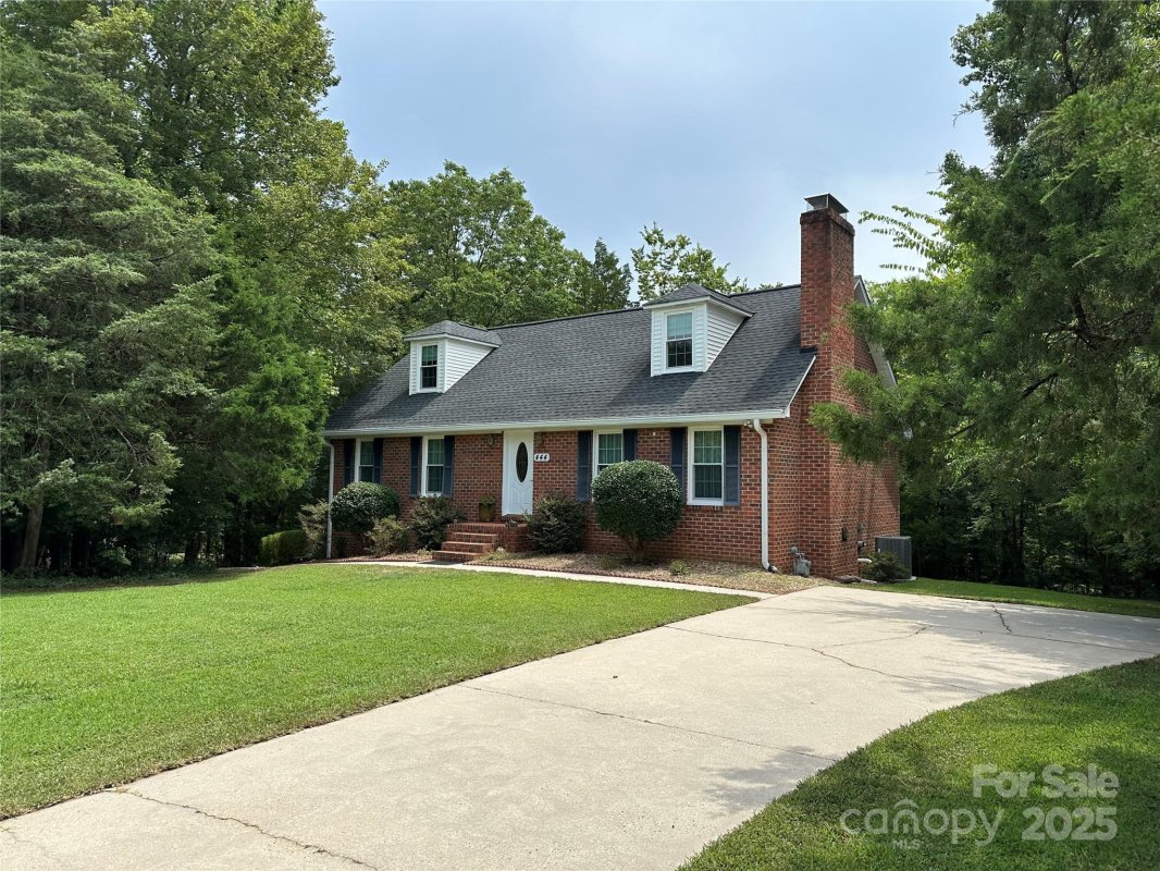 444 Lakeview Drive