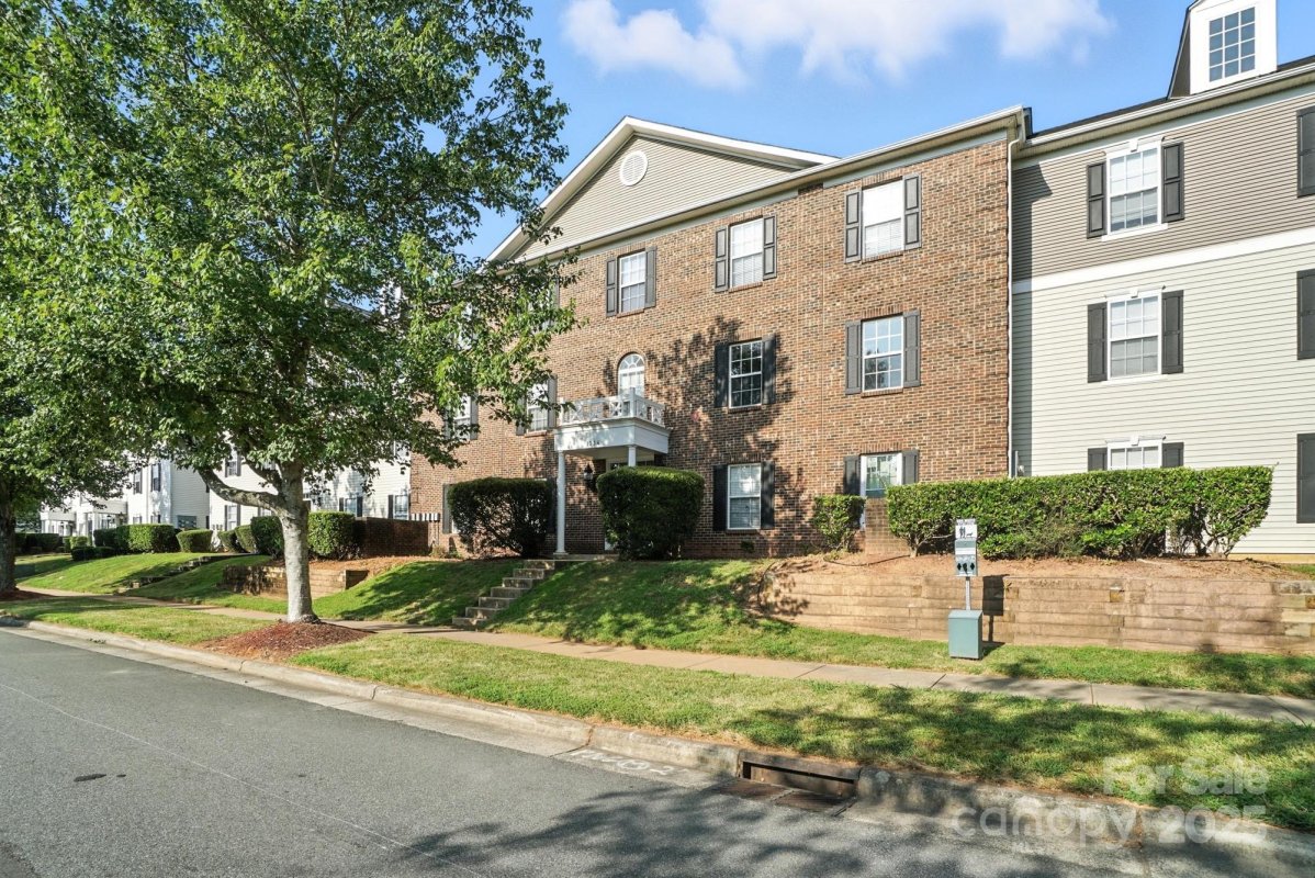 1068 Plaza Walk Drive
