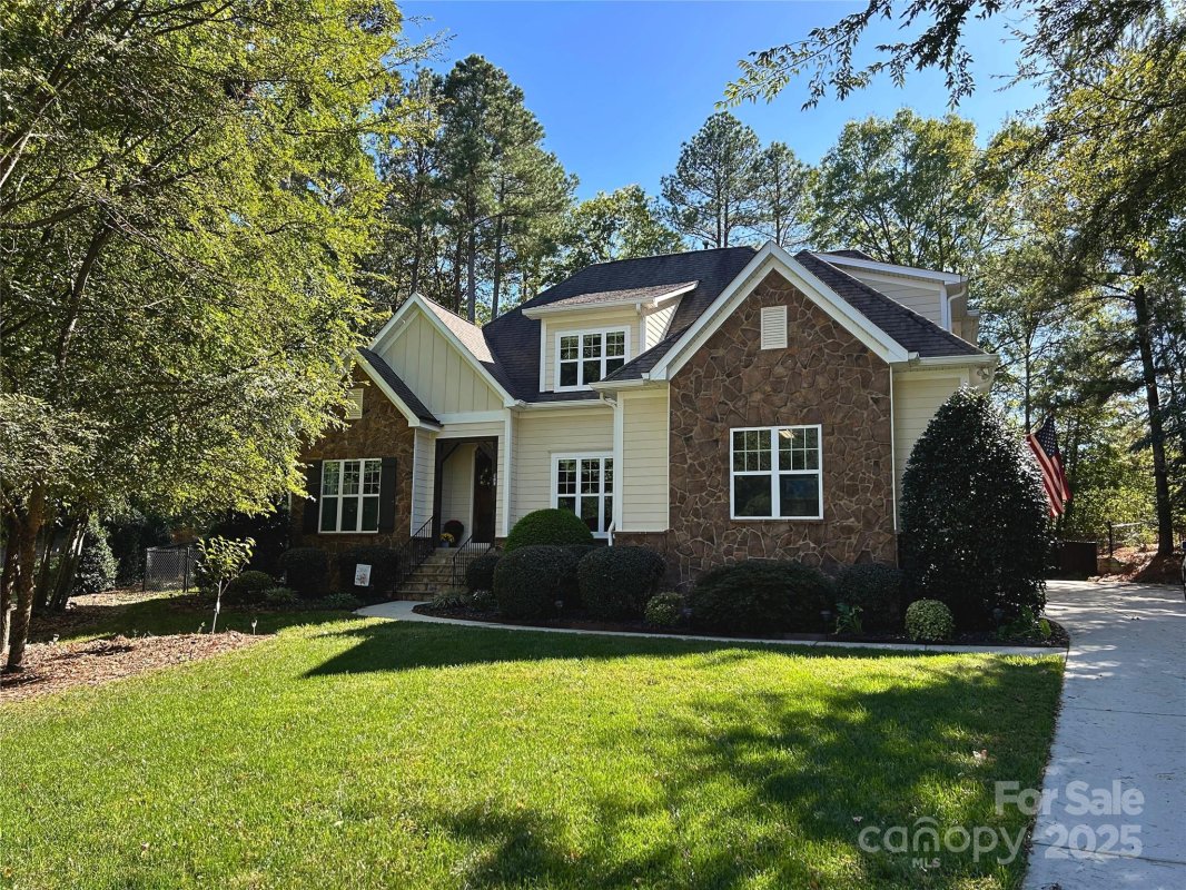 134 Lakeshore Hills Drive