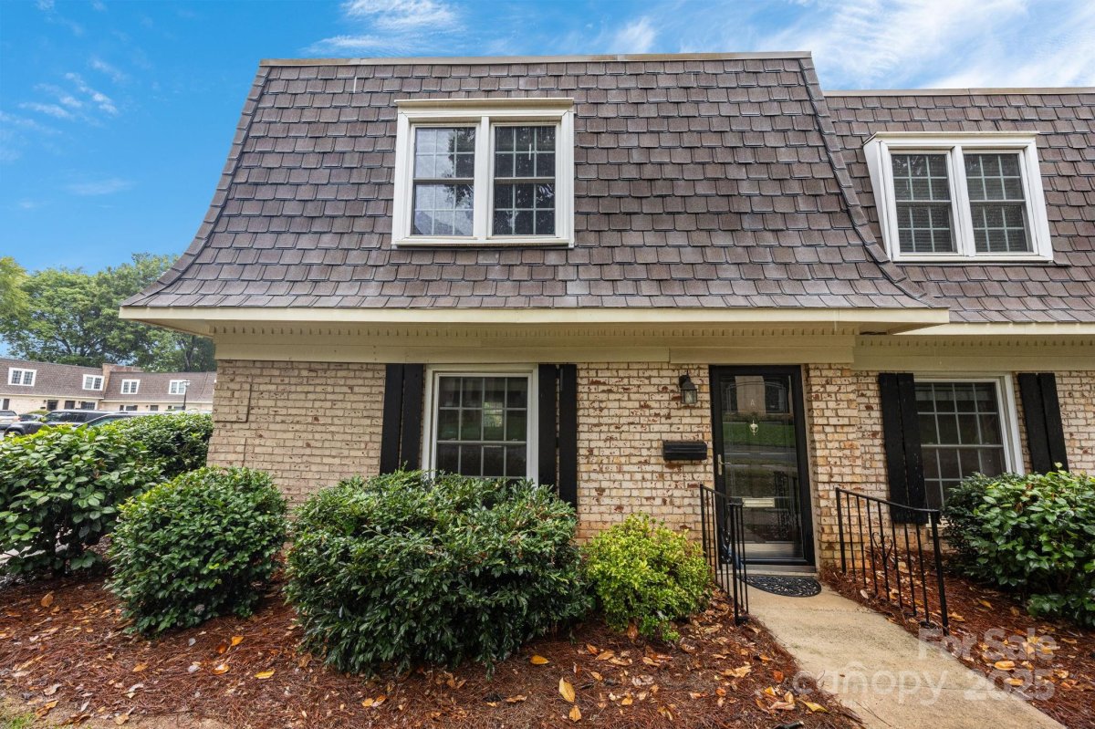 1700 Roxborough Road A