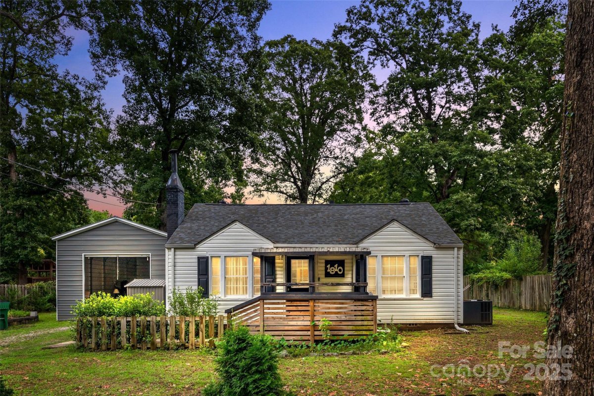 1810 Lisbon Lane