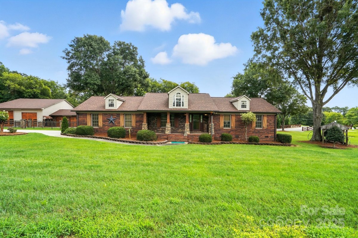 3369 Roberta Road