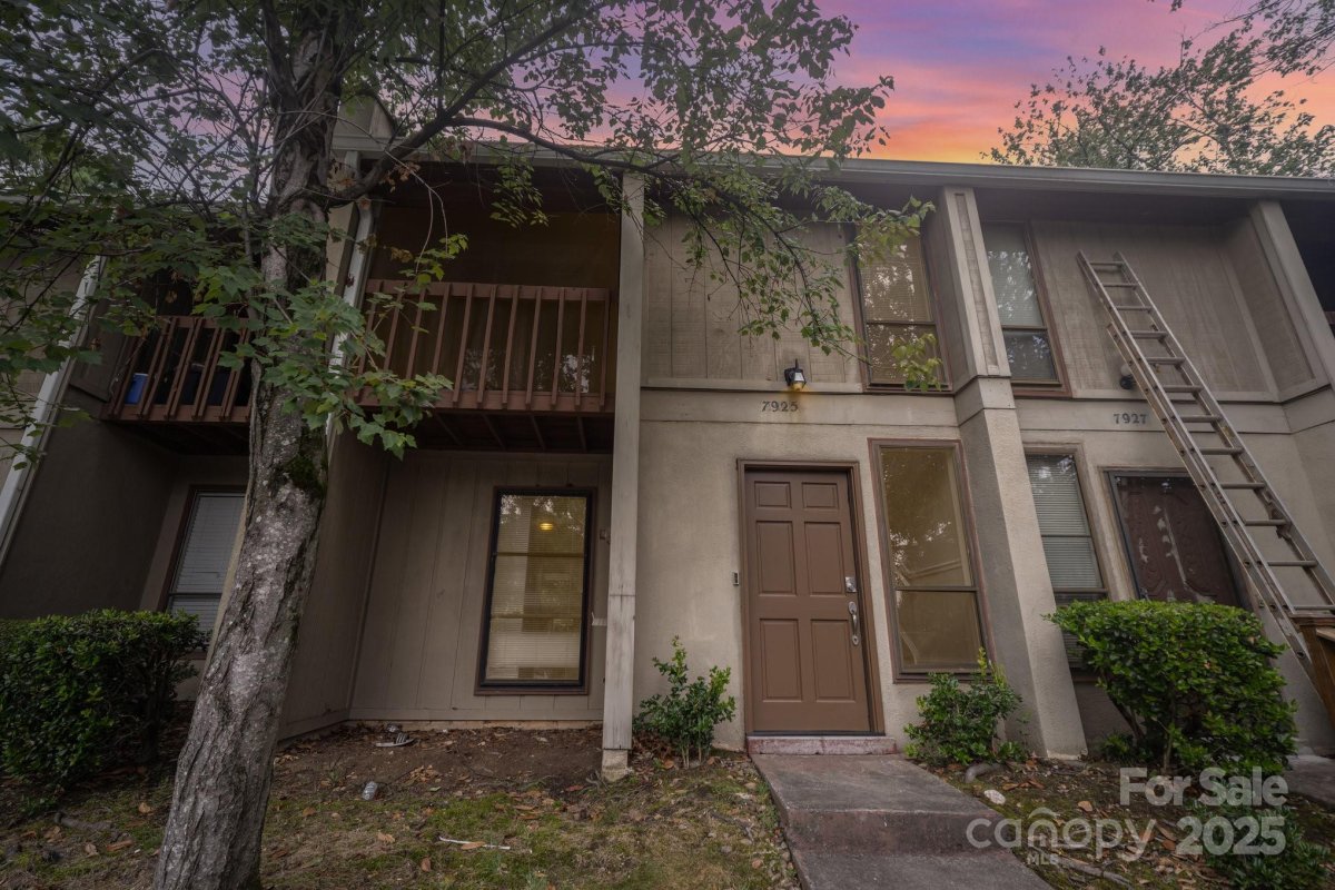 7925 Charter Oak Lane