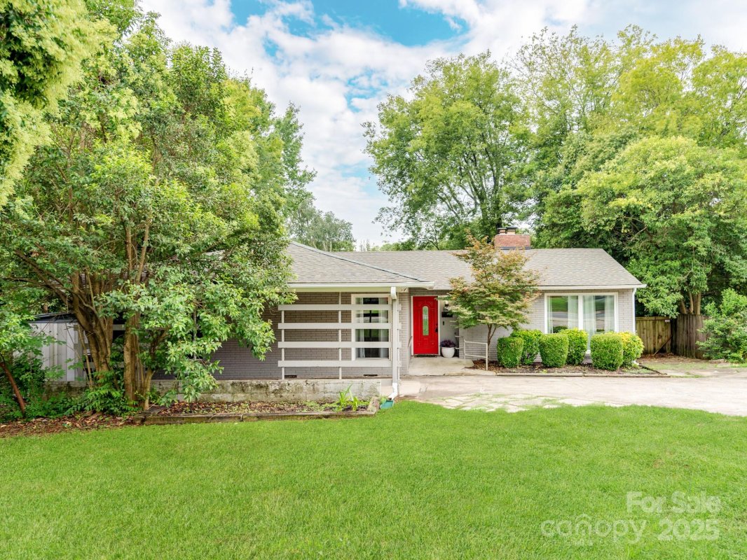 842 E Woodlawn Road