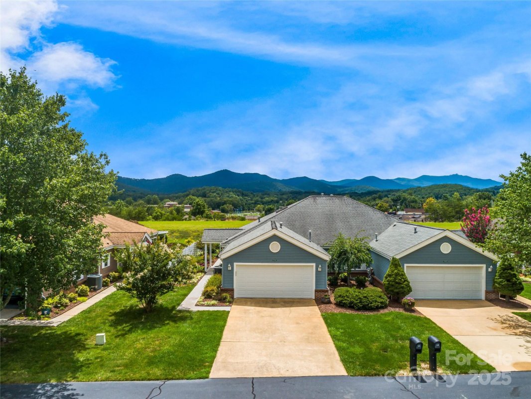 12a Heather Way