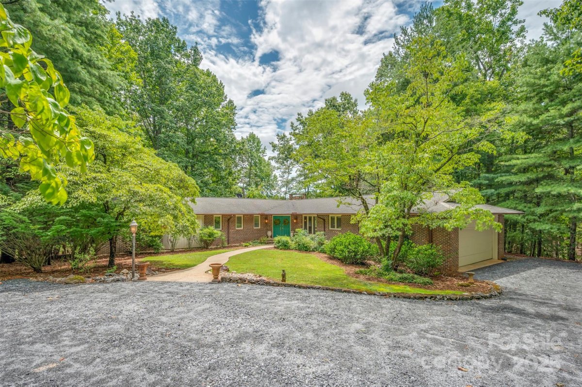 106 Blue Bird Lane